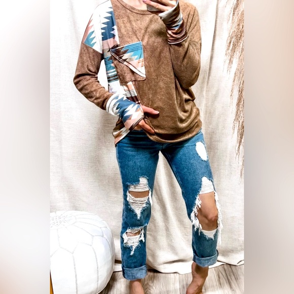 NWOT BiBi Long Sleeve Boho Aztec Thumb Hole Top Sz M - Picture 16 of 16